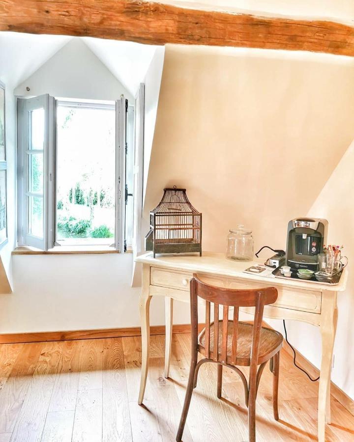 Le Moulin De Corneil Bed & Breakfast Mézilles Екстериор снимка