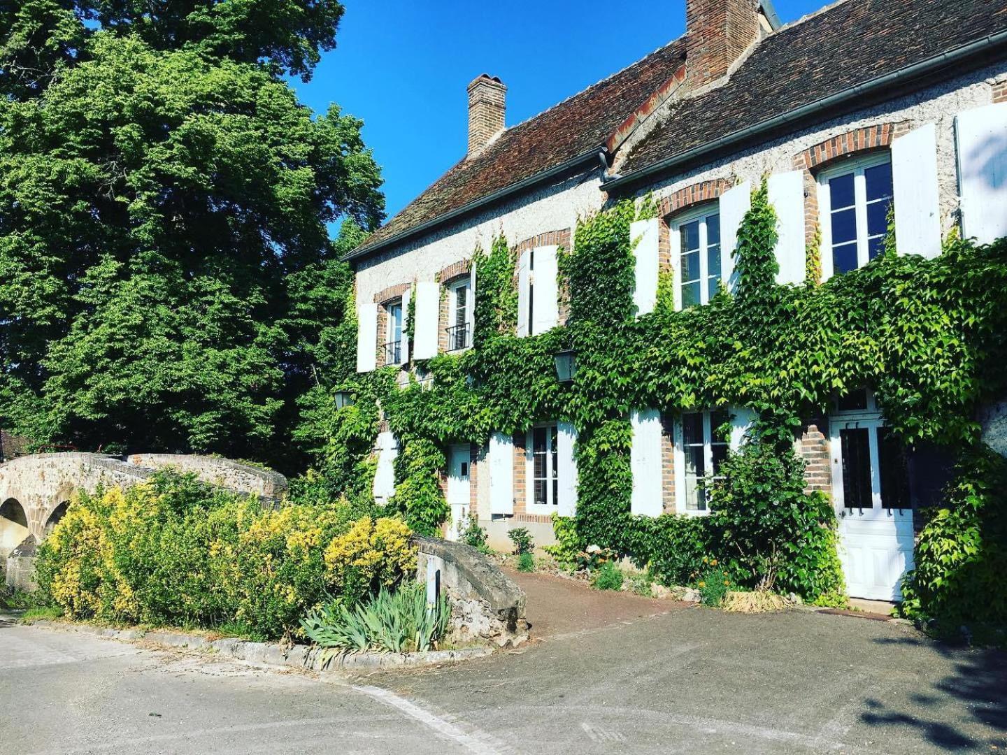 Le Moulin De Corneil Bed & Breakfast Mézilles Екстериор снимка