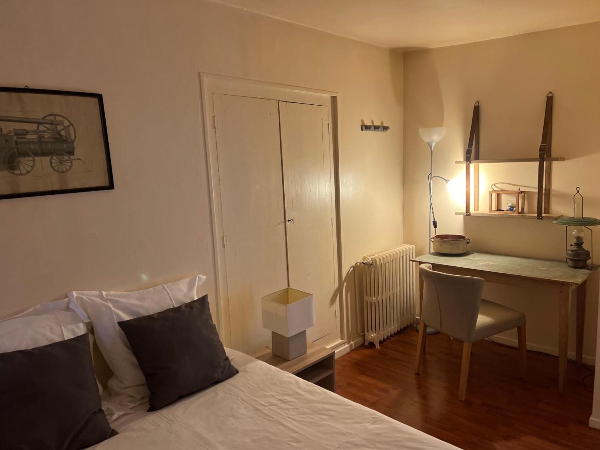 Le Moulin De Corneil Bed & Breakfast Mézilles Екстериор снимка